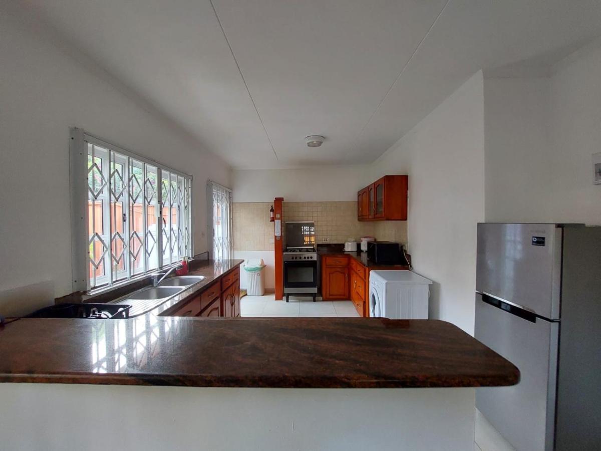Beau Vallon Villa Self Catering With Pool Bagian luar foto